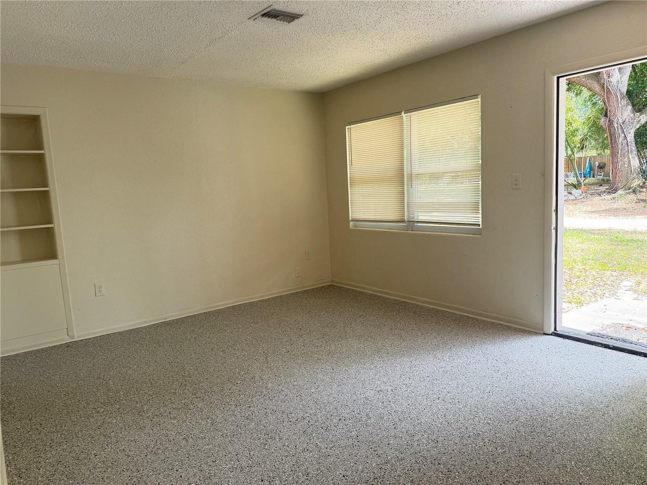 817 Margo St - Photo 5 of 14