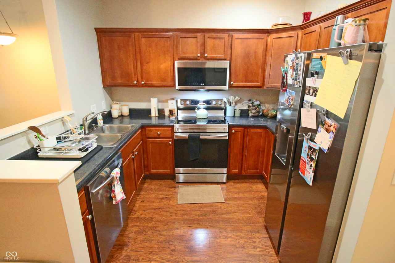 6593 Reserve Dr - Photo 4 of 15