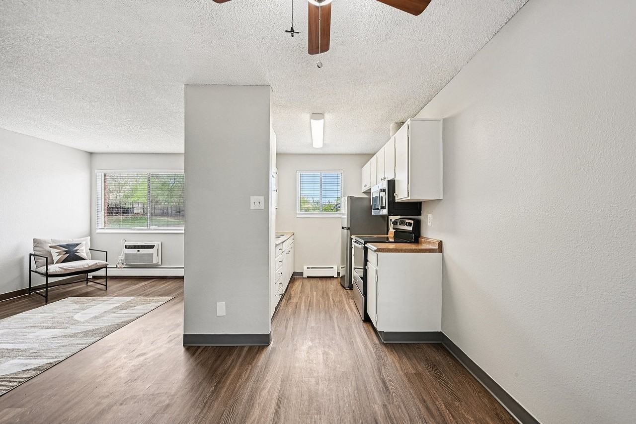Saint Clair Apartments - Photo 6 of 42