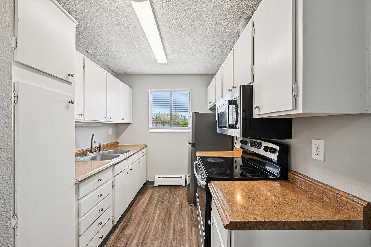 Saint Clair Apartments - Photo 7 of 42