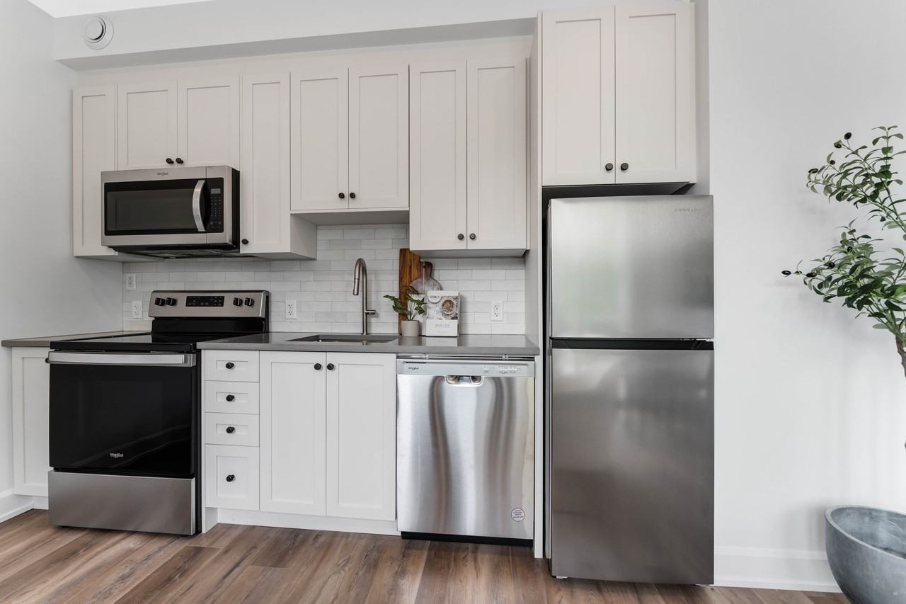 157 Sanford Avenue - Photo 7 of 33