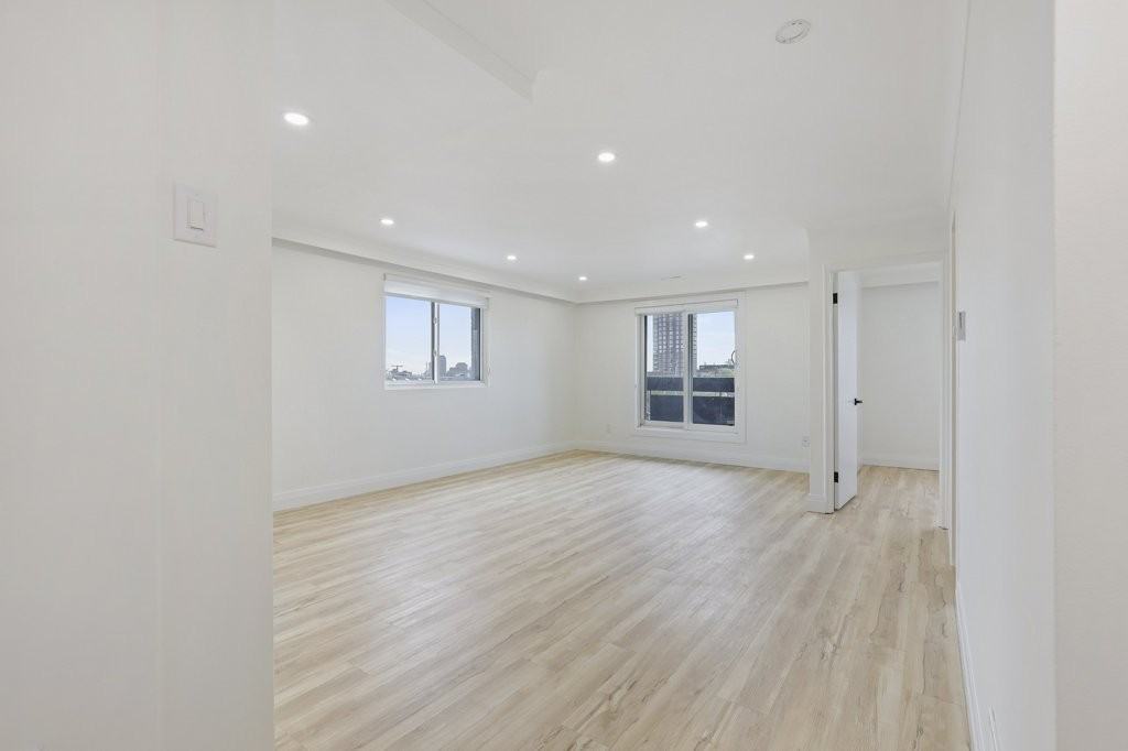 1 Hamilton Avenue North #206 - Photo 3 of 9