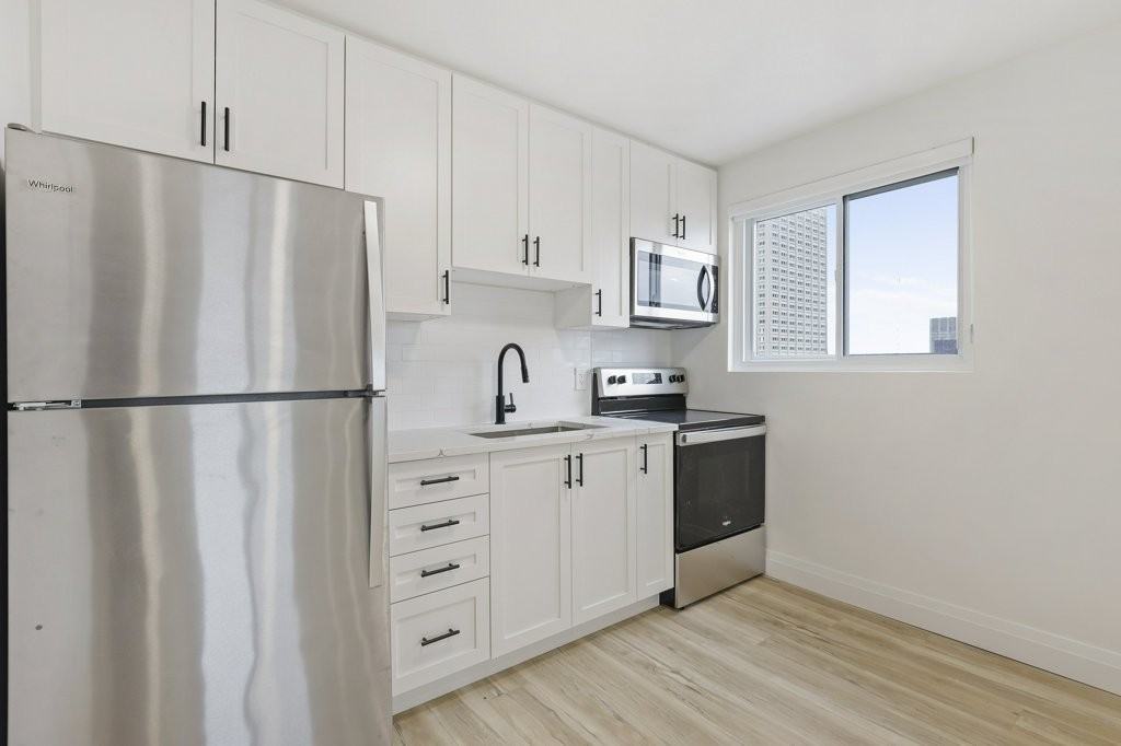 1 Hamilton Avenue North #206 - Photo 4 of 9