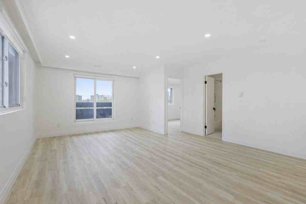 1 Hamilton Avenue North #206 - Photo 2 of 9