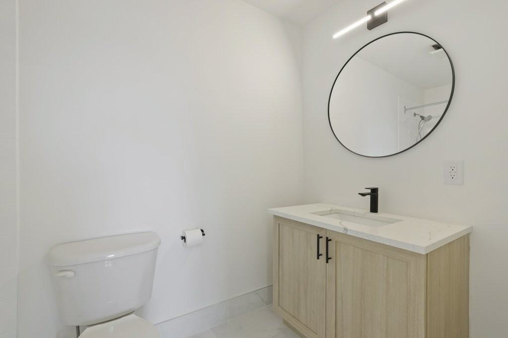 1 Hamilton Avenue North #206 - Photo 6 of 9
