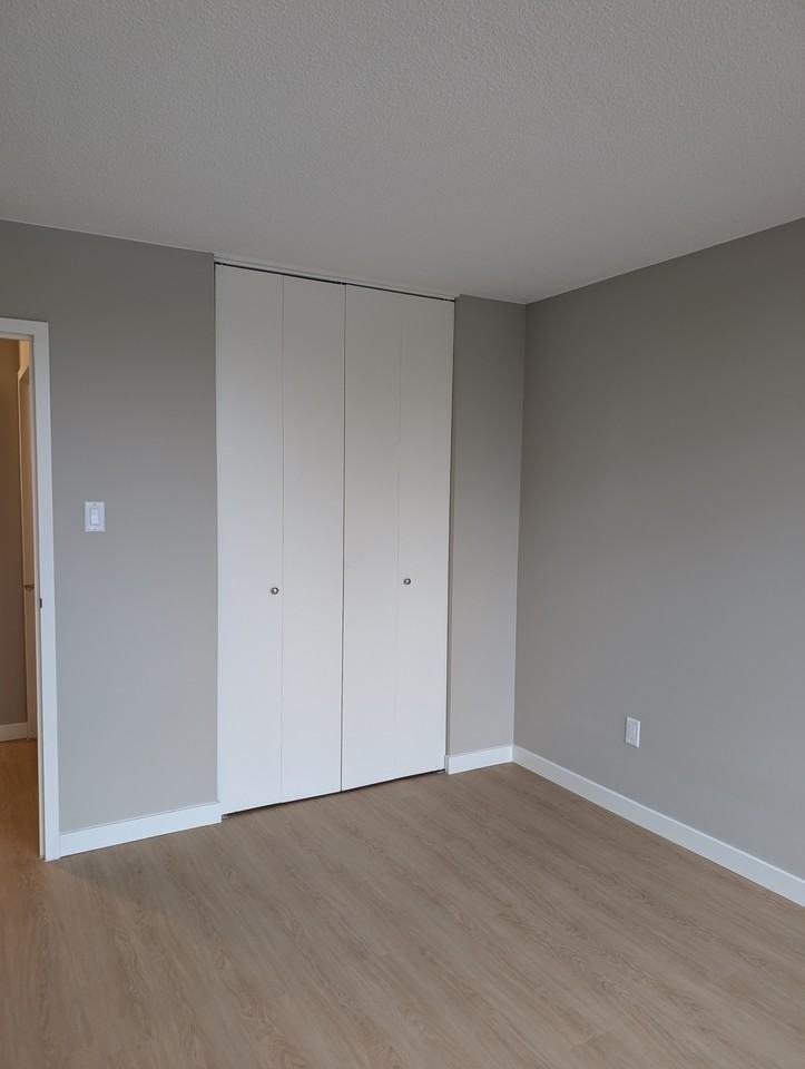 Lord Simcoe Apartments - Photo 6 of 23