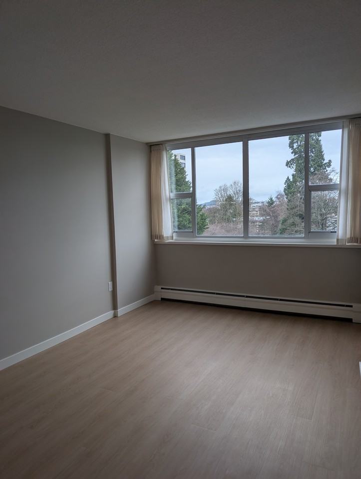 Lord Simcoe Apartments - Photo 7 of 23