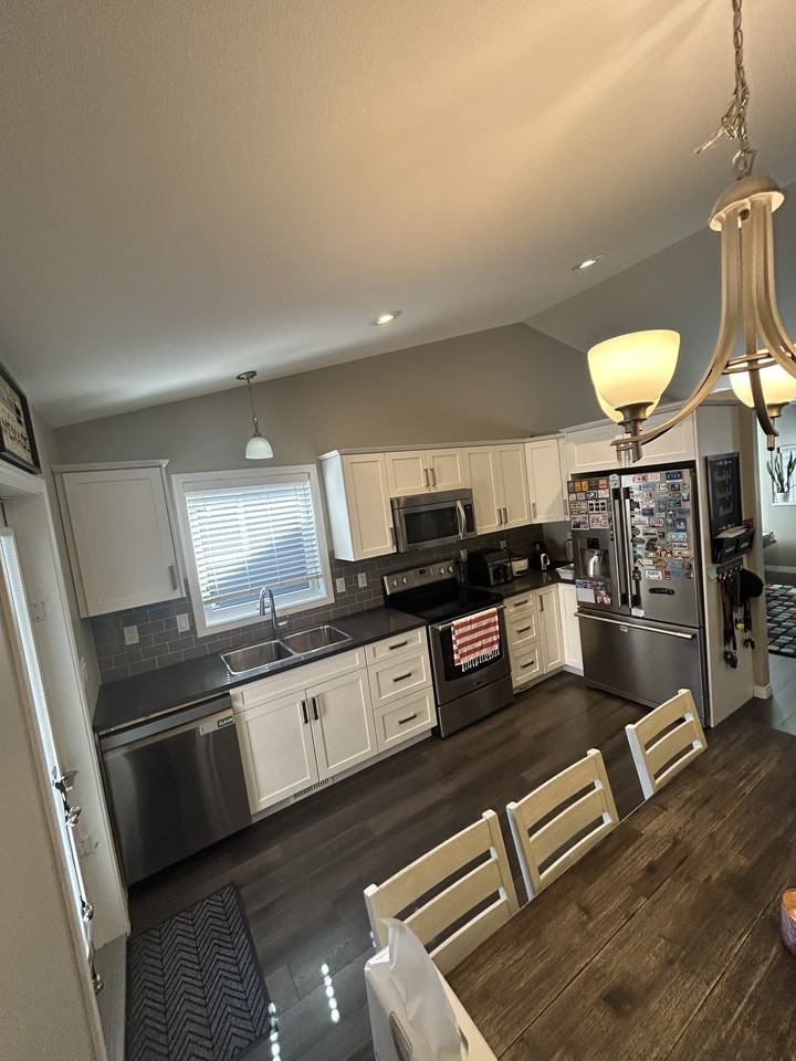 5 Bedroom | 3 Bathroom | 146 Palliser Court - Photo 5 of 23