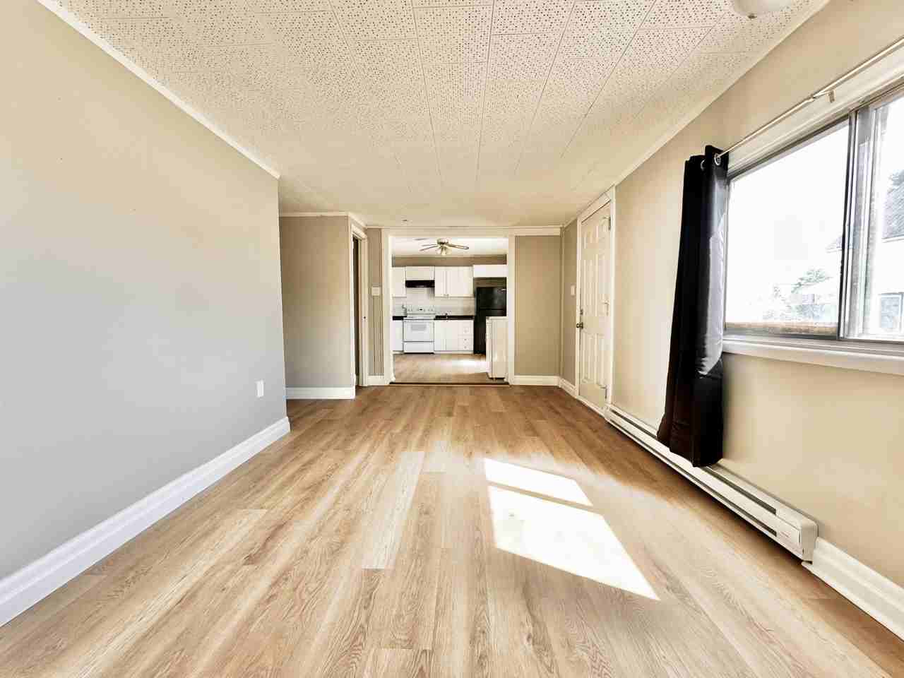 83 Green St - Photo 3 of 8