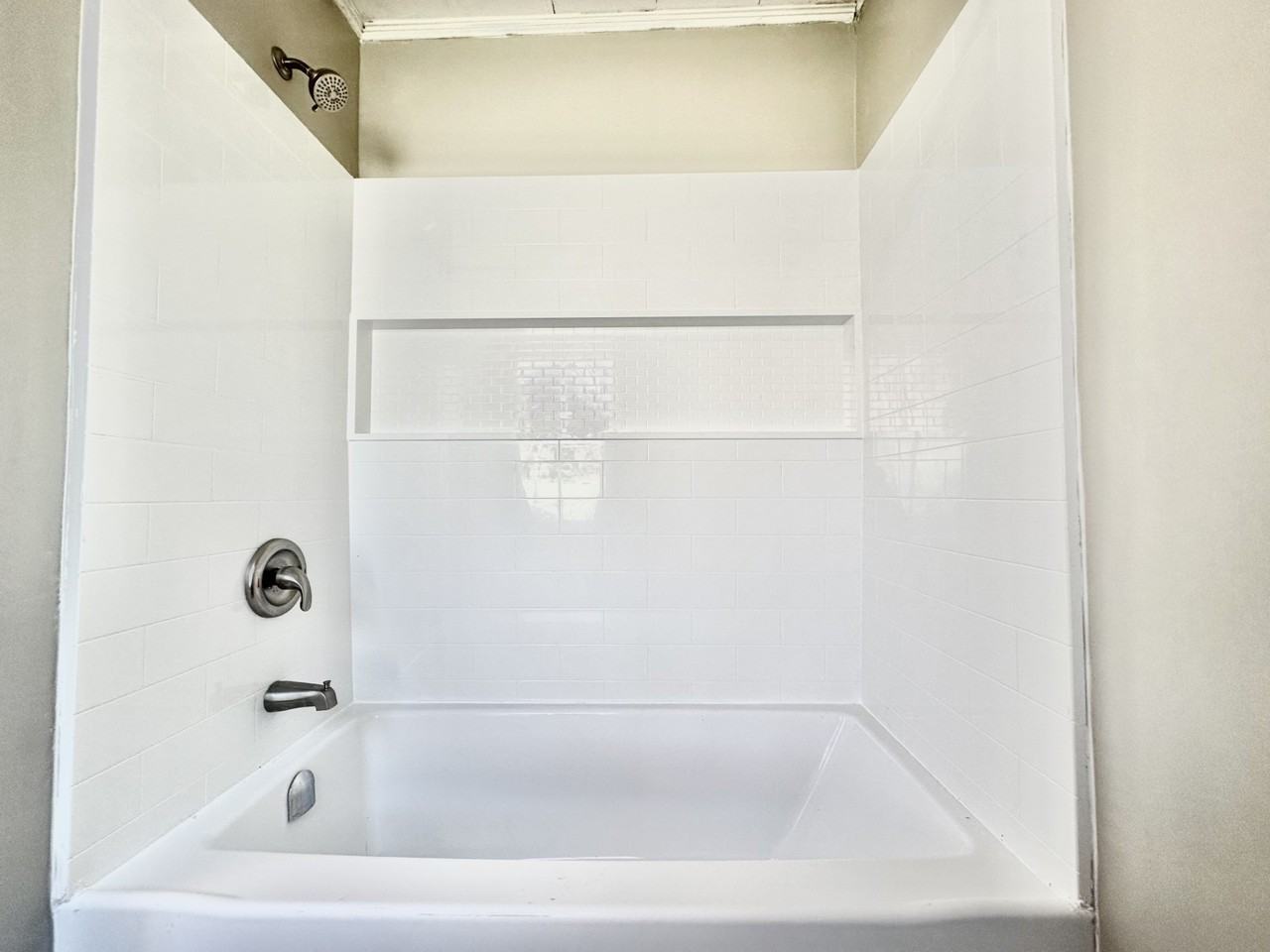 83 Green St - Photo 5 of 8