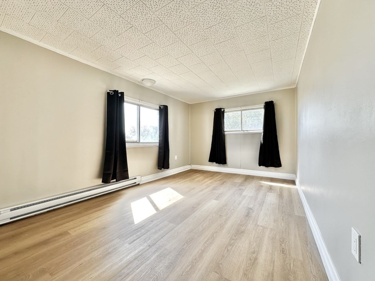 83 Green St - Photo 7 of 8