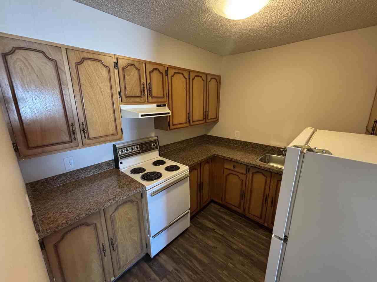 Charmarine East & West - Photo 2 of 9