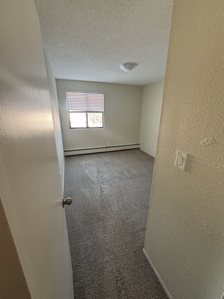 Charmarine East & West - Photo 4 of 9