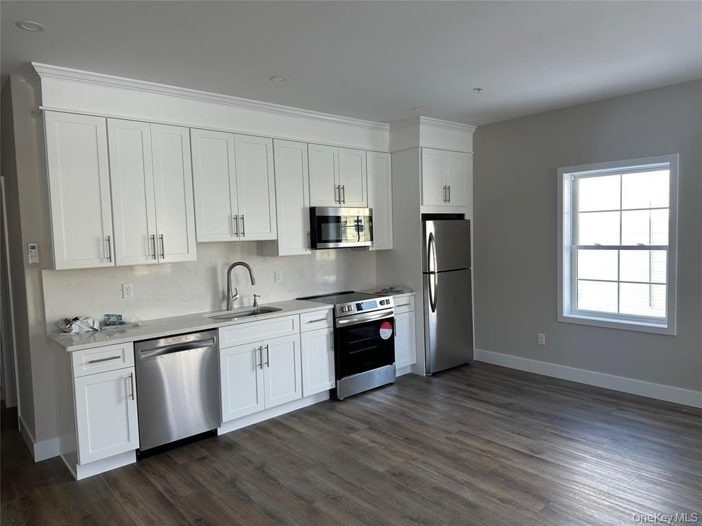 90 Greenwich Ave #201 - Photo 2 of 8