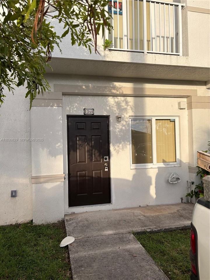 1360 West 30th Street #1360 - Photo 3 of 8