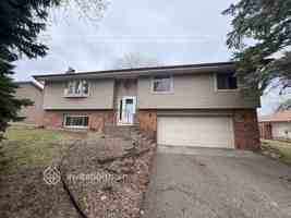 featured image of 7897 Kingsview Ln N