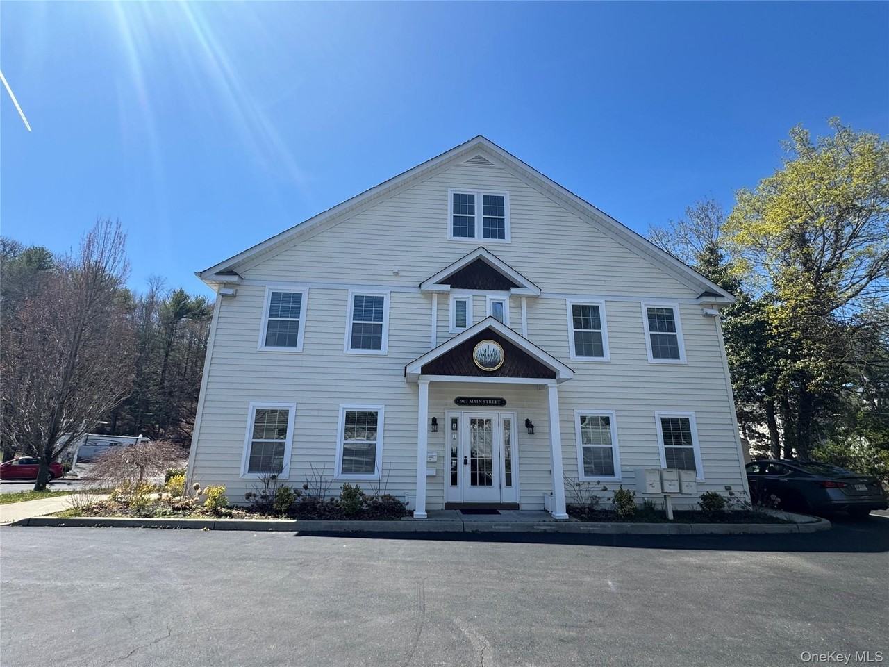 907 Main St - Photo 2 of 16