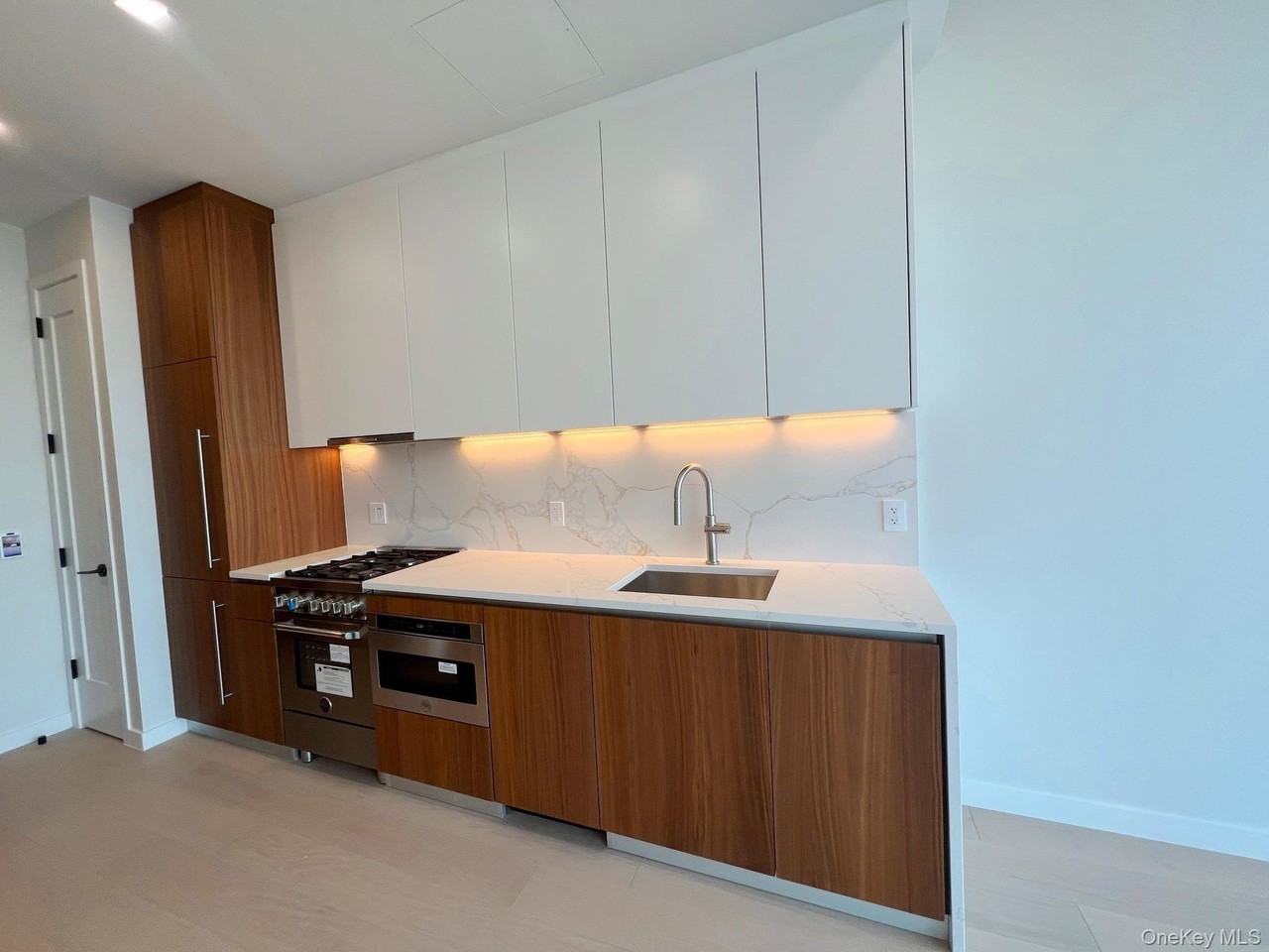 3532 Leavitt St #11M - Photo 3 of 12