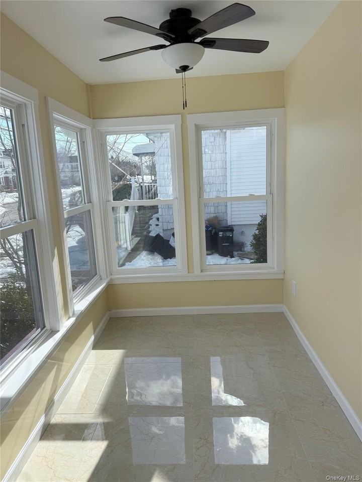 363 Hewlett Pkwy - Photo 2 of 12