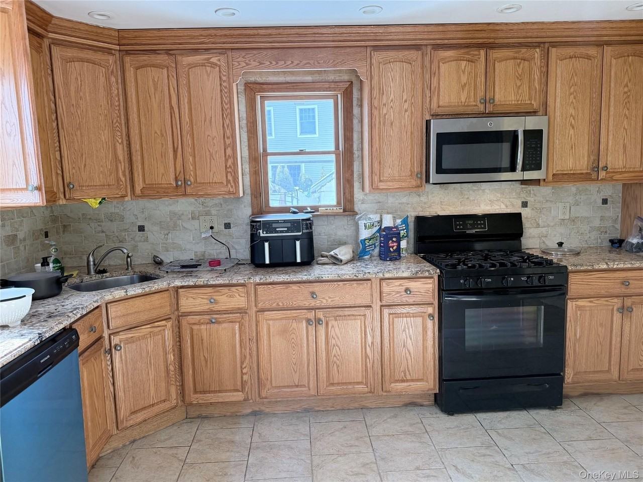 363 Hewlett Pkwy - Photo 5 of 12