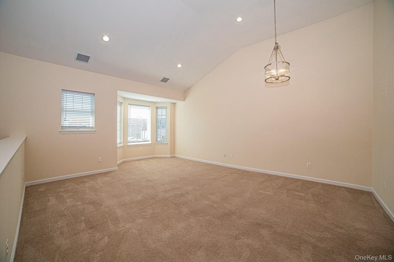 24 Robert Court Street - Photo 2 of 19