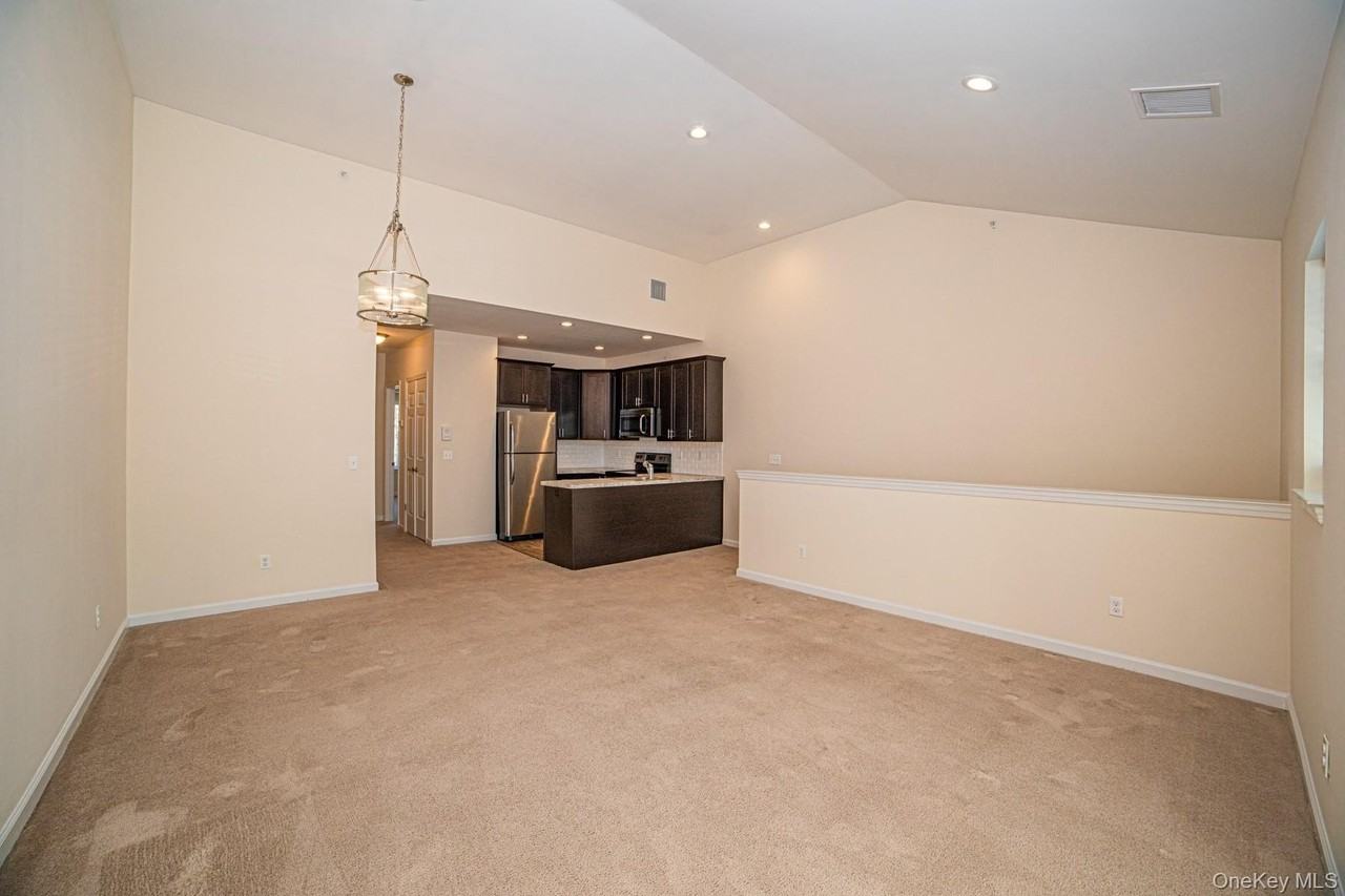 24 Robert Court Street - Photo 4 of 19