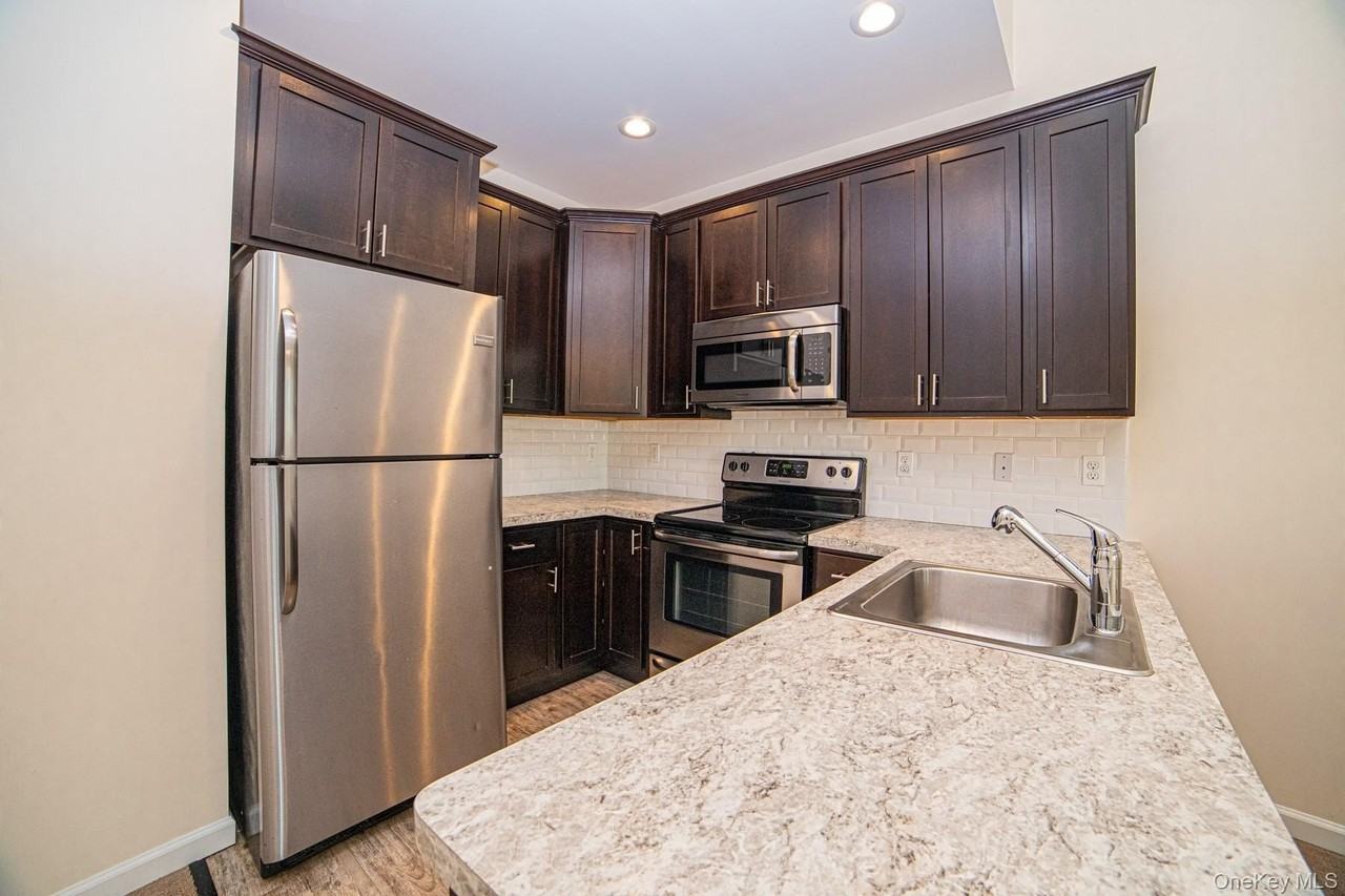 24 Robert Court Street - Photo 6 of 19