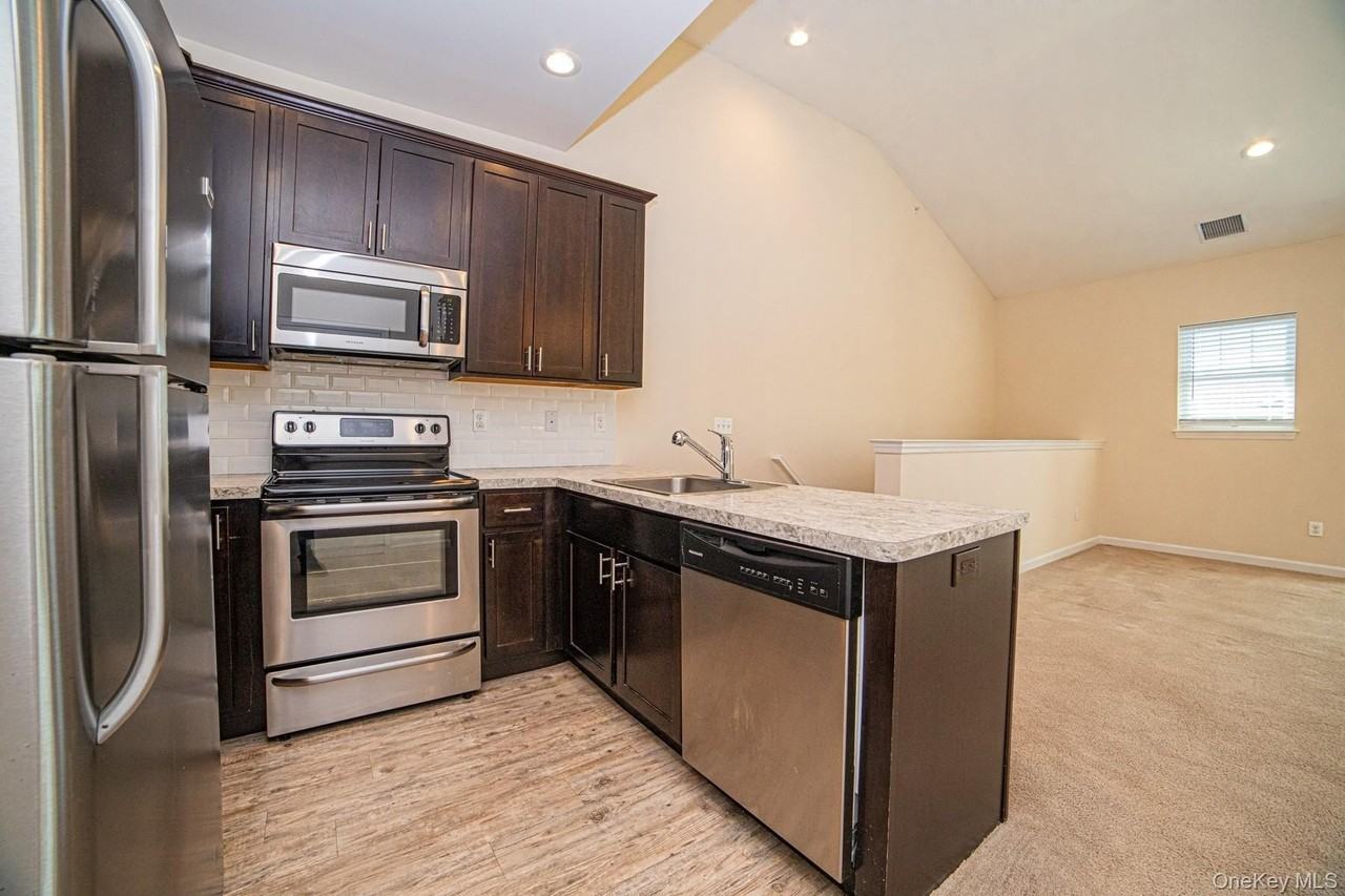 24 Robert Court Street - Photo 7 of 19