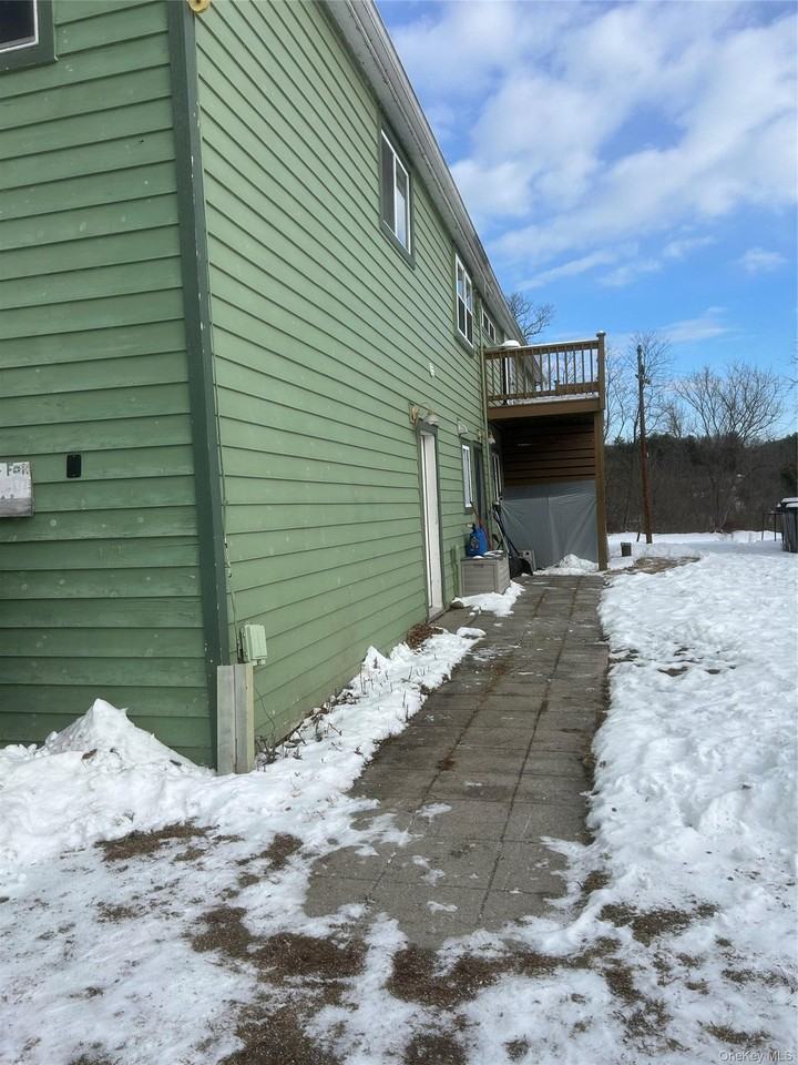 100 Richardson Ave - Photo 3 of 19