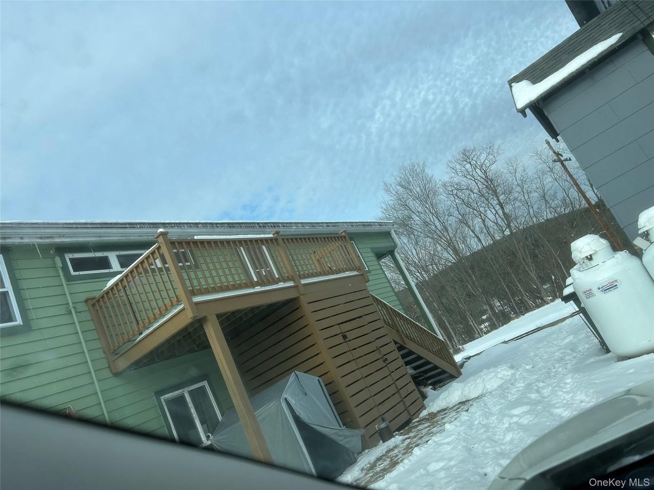 100 Richardson Ave - Photo 4 of 19