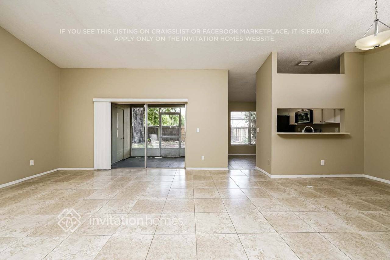 13336 Laraway Dr - Photo 3 of 17