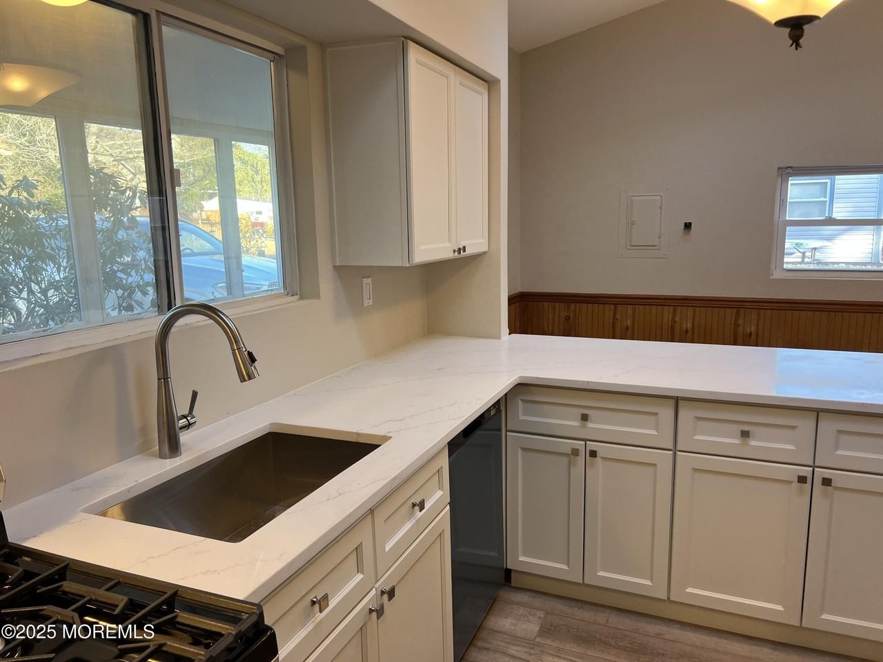 49 Maple St - Photo 3 of 15