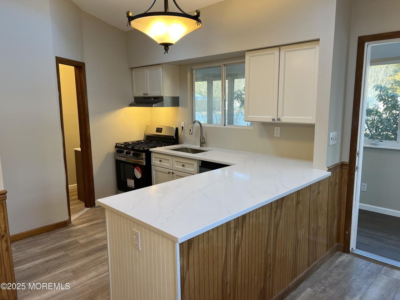 49 Maple St - Photo 4 of 15