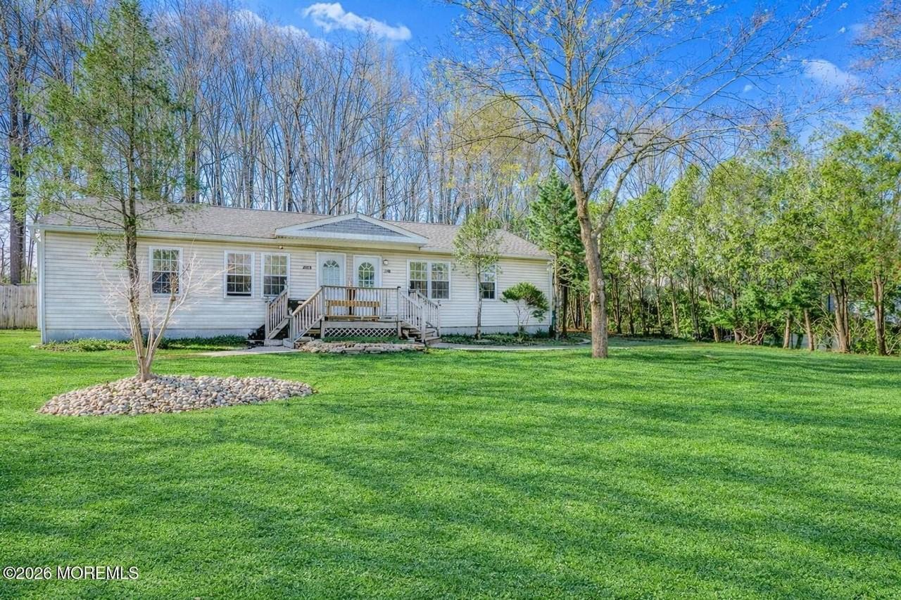 28 Oak Ln - Photo 2 of 15