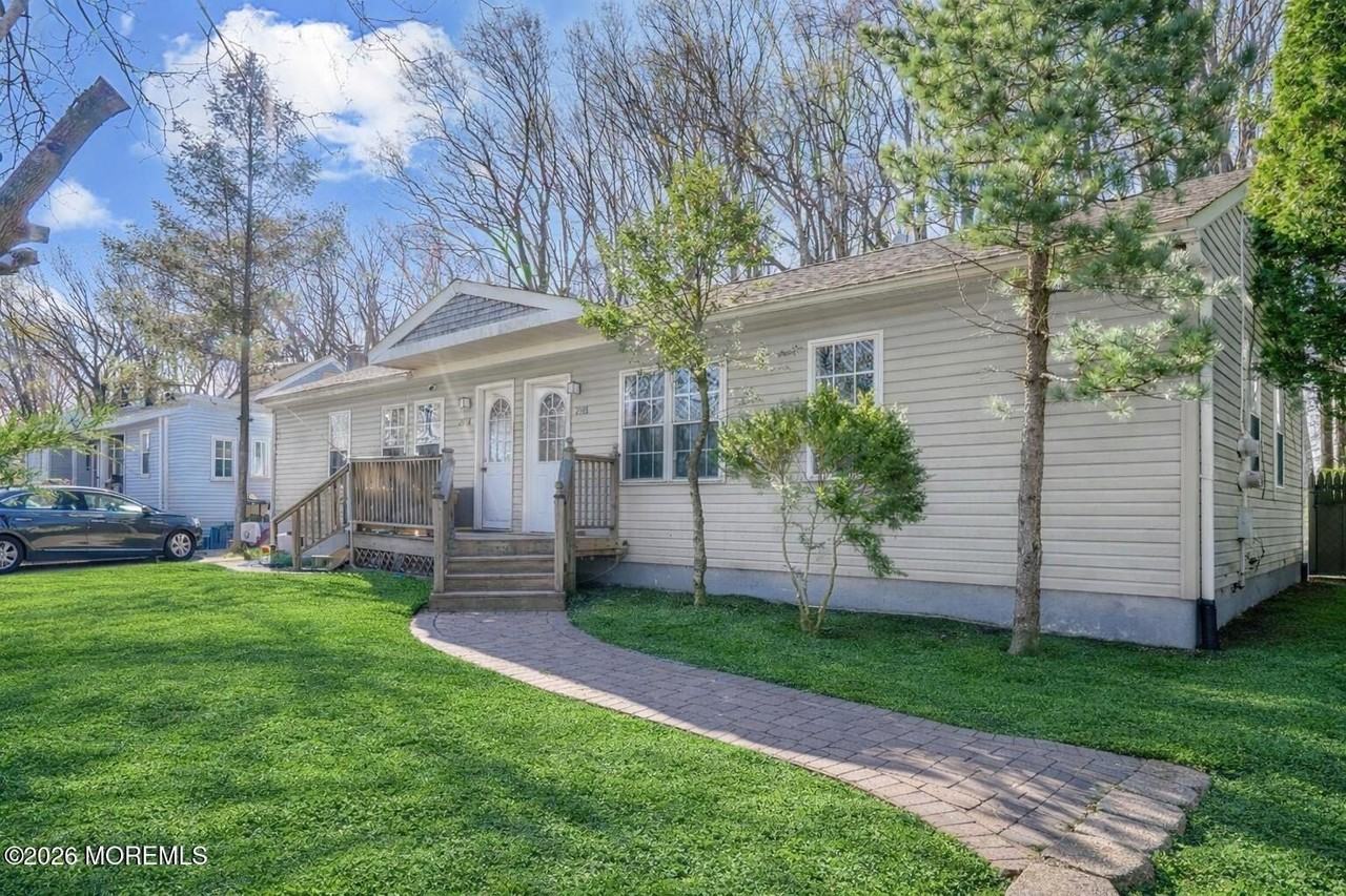 28 Oak Ln - Photo 3 of 15