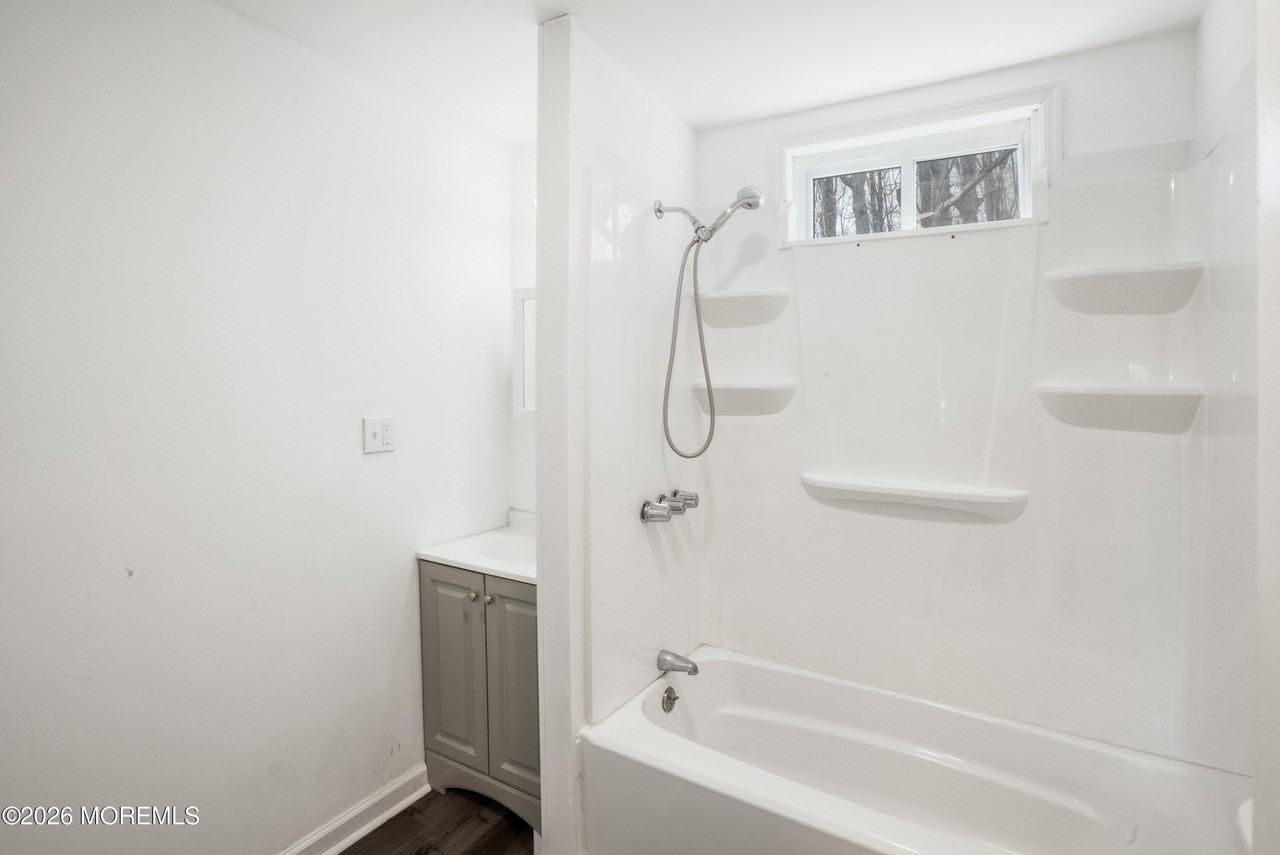 28 Oak Ln - Photo 7 of 15