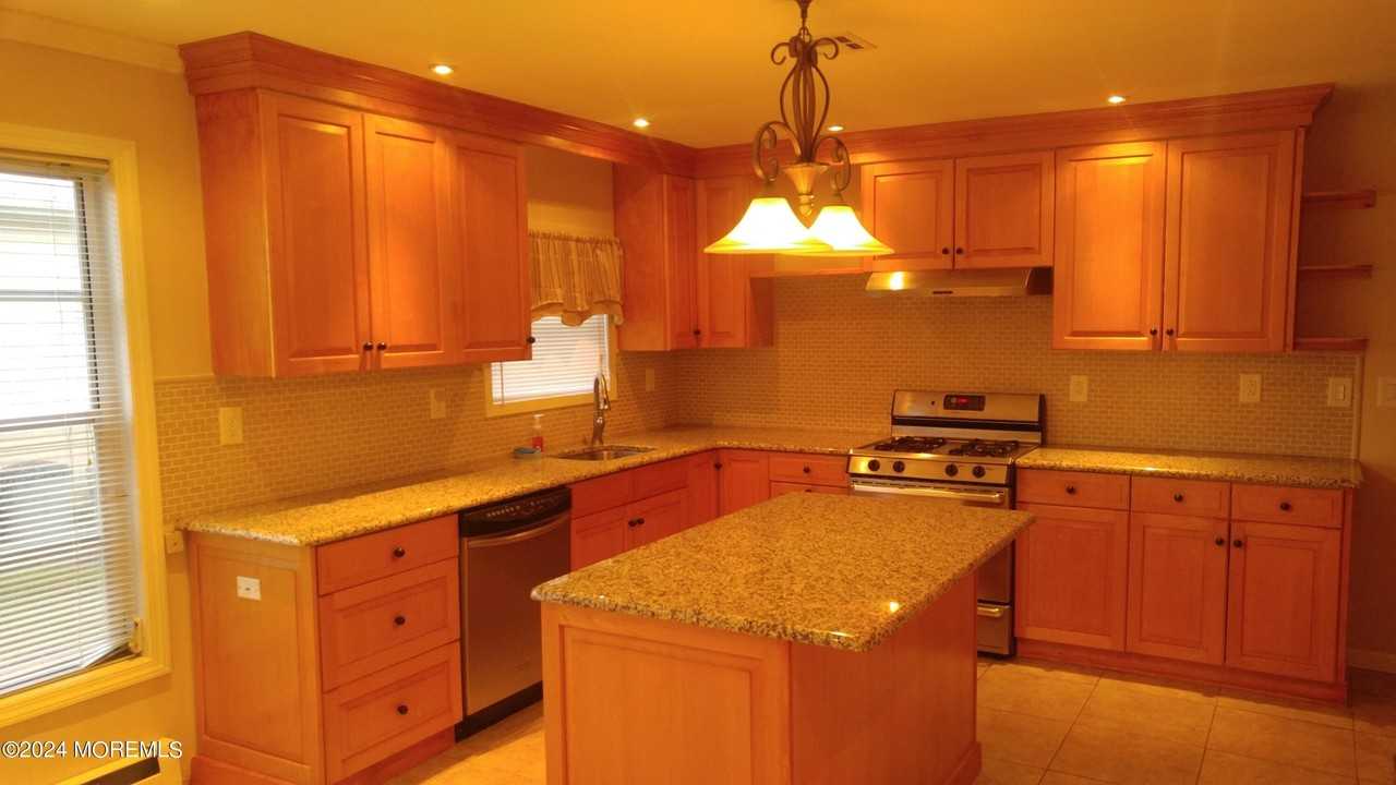 48 Rodhos St - Photo 2 of 11