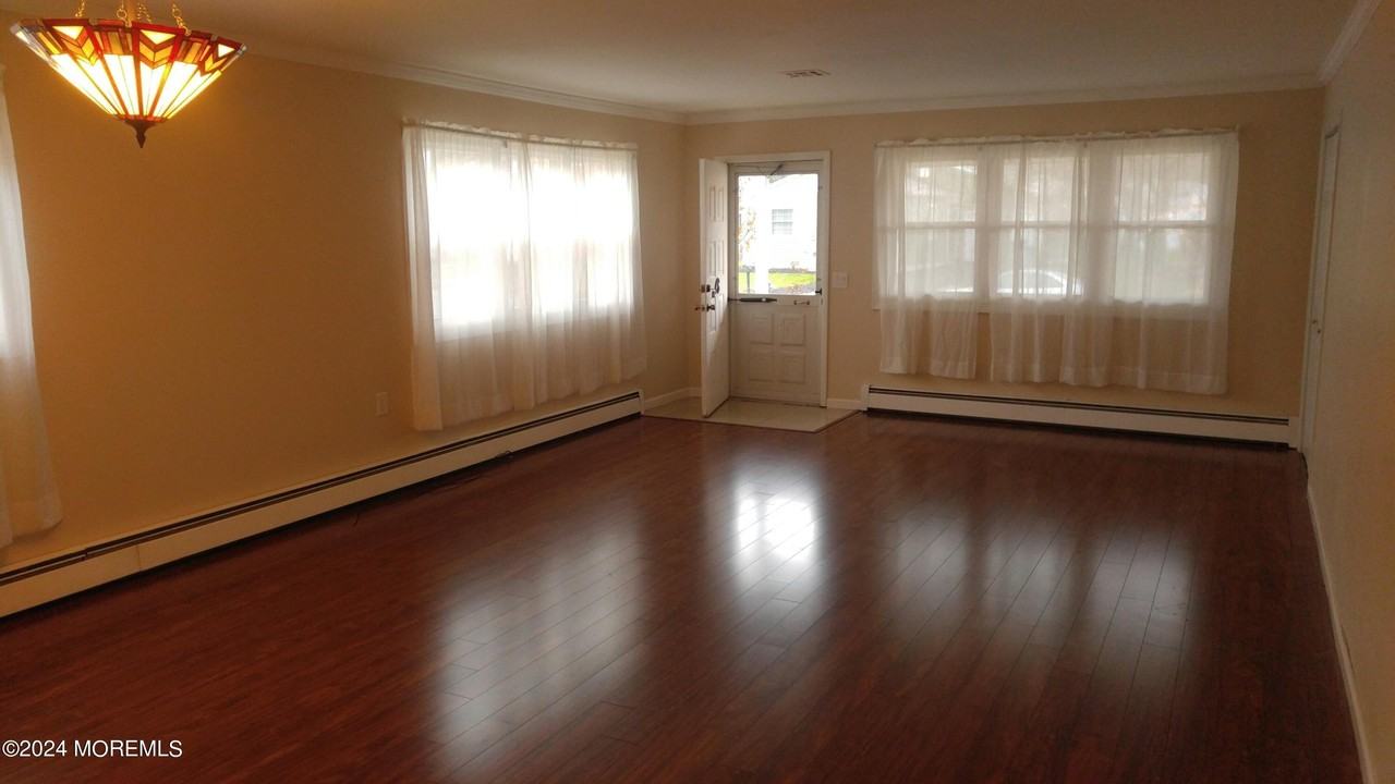 48 Rodhos St - Photo 5 of 11