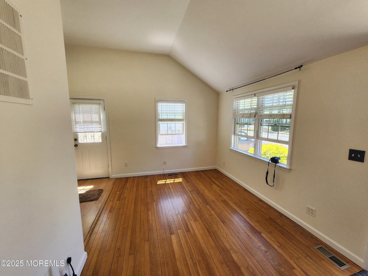 21 Coolidge Dr - Photo 3 of 12