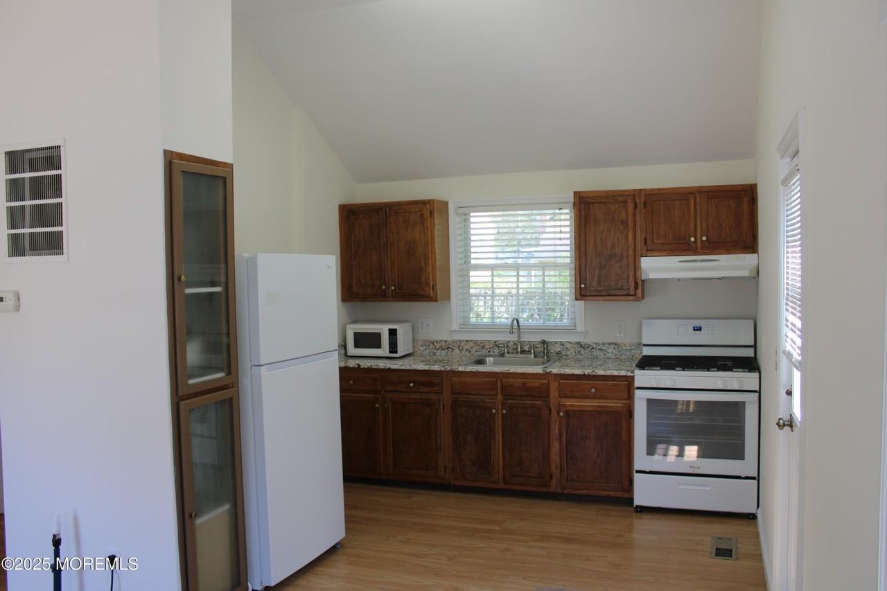 21 Coolidge Dr - Photo 5 of 12