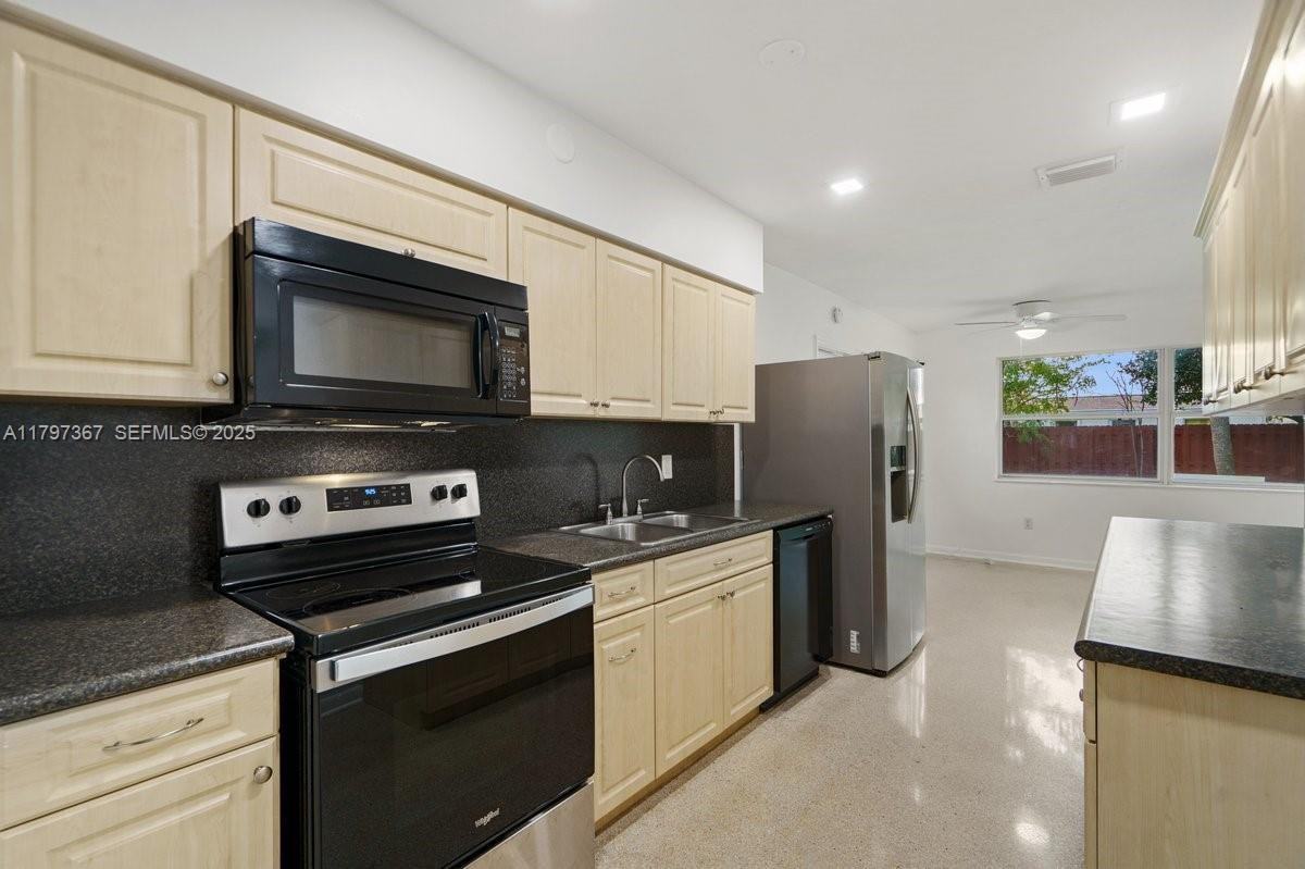 50 Northeast 45th Court - Photo 5 of 21