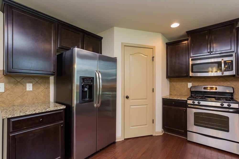 1828 Bridle Rd - Photo 4 of 15