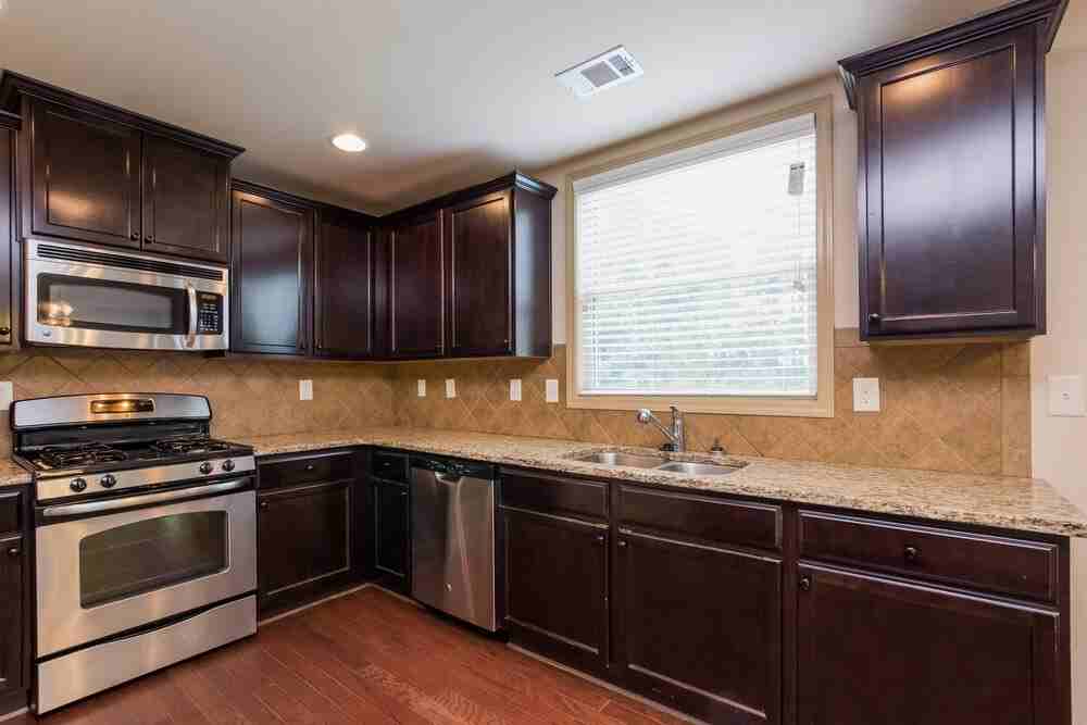 1828 Bridle Rd - Photo 5 of 15