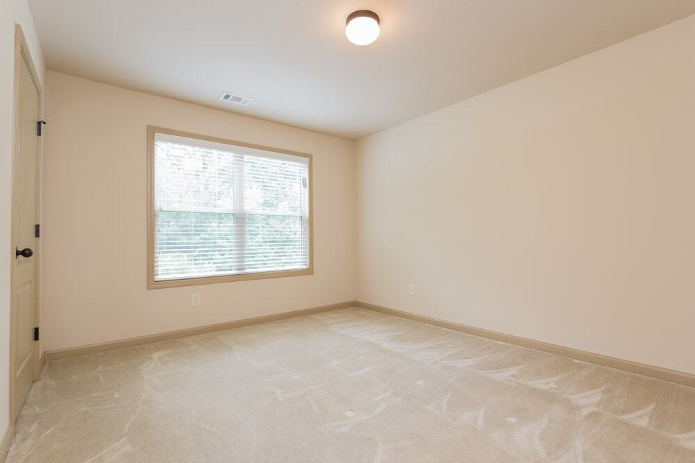 1828 Bridle Rd - Photo 7 of 15