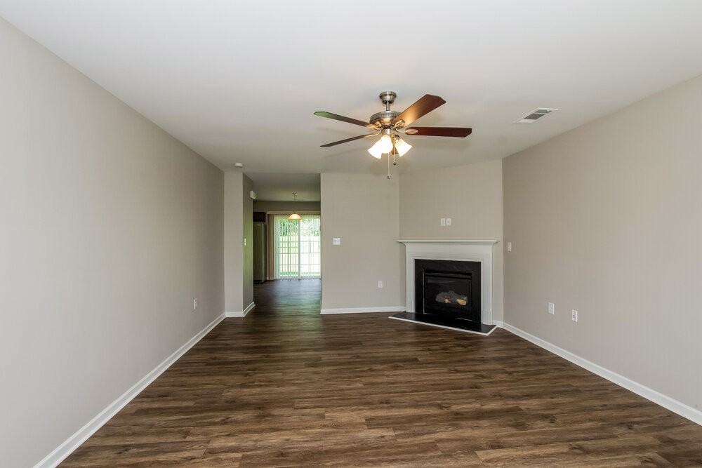 1624 Eastway Dr - Photo 4 of 19