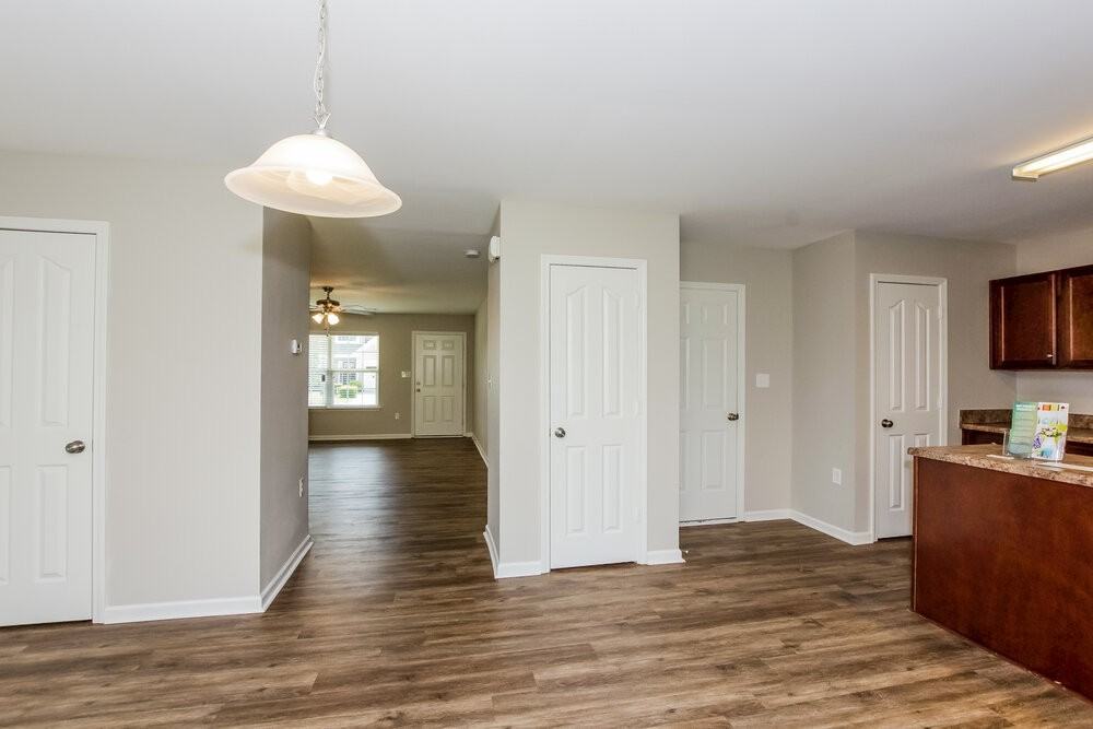 1624 Eastway Dr - Photo 7 of 19