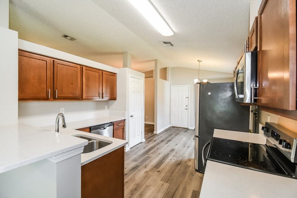 12071 Sunchase Dr - Photo 7 of 16