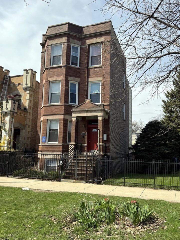 2318 S Marshall Blvd #2