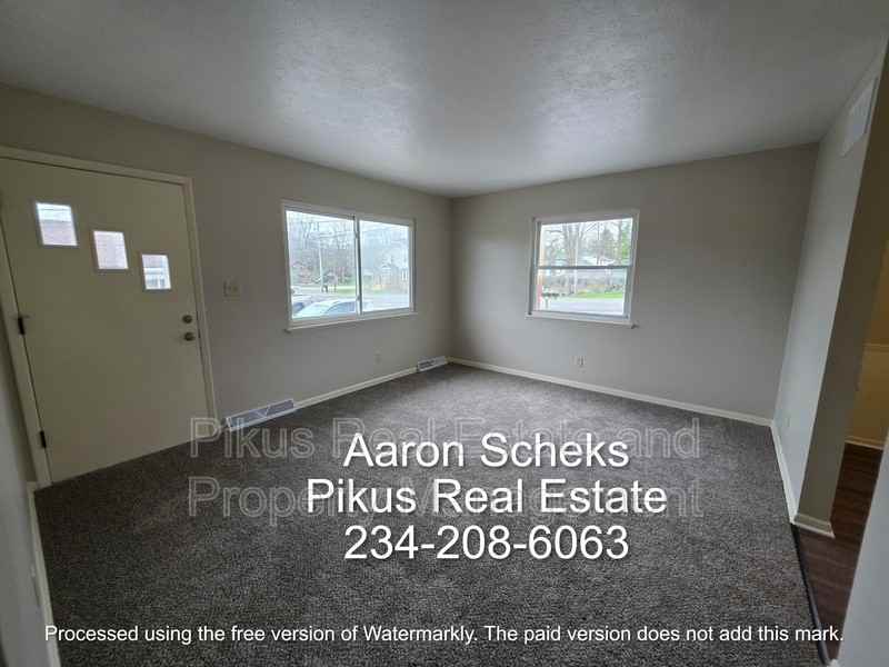 3637 Albrecht Ave - Photo 3 of 15