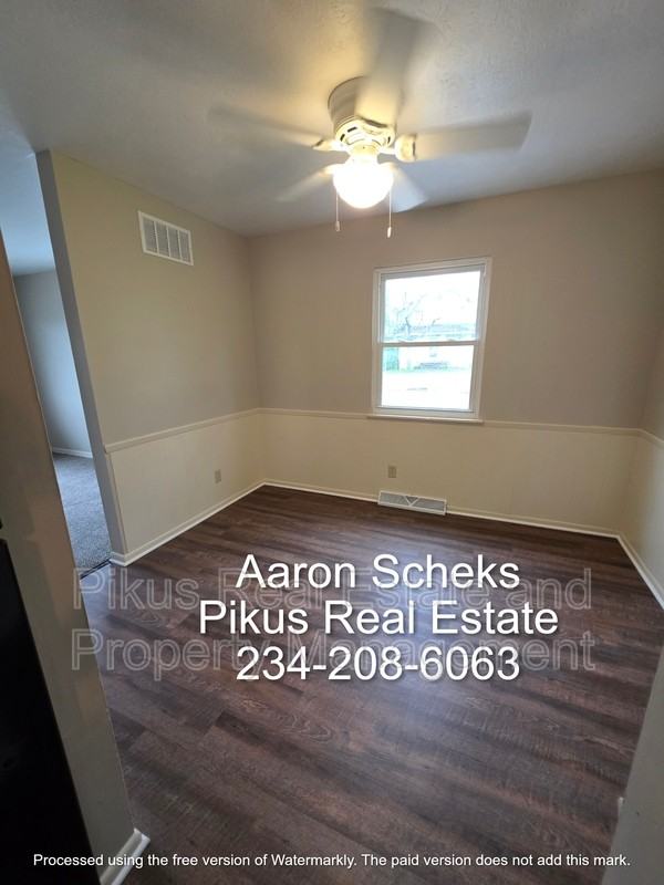 3637 Albrecht Ave - Photo 5 of 15